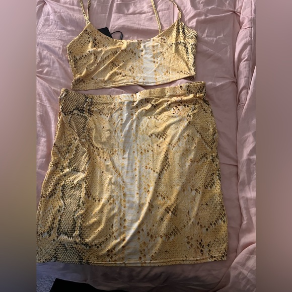 Yellow Snake Print Mini Skirt and Top Set - Picture 6 of 6